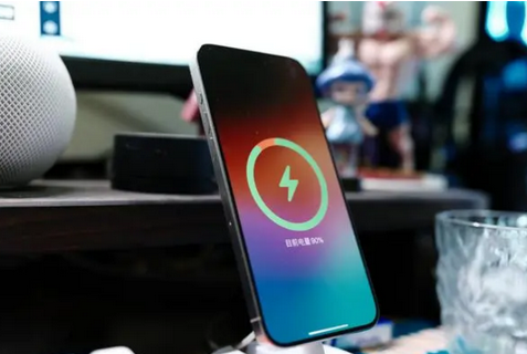 黔南苹果15换屏服务分享用什么充电器给iPhone15充电更好 